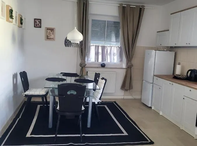80qm Mit Balkon 3 Getrennte Raeume Apartman