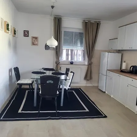 80qm Mit Balkon 3 Getrennte Raeume Apartamento