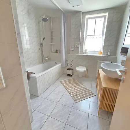 80qm Mit Balkon 3 Getrennte Raeume Apartamento *