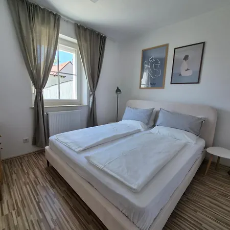 Apartamento 80qm Mit Balkon 3 Getrennte Raeume Schwandorf